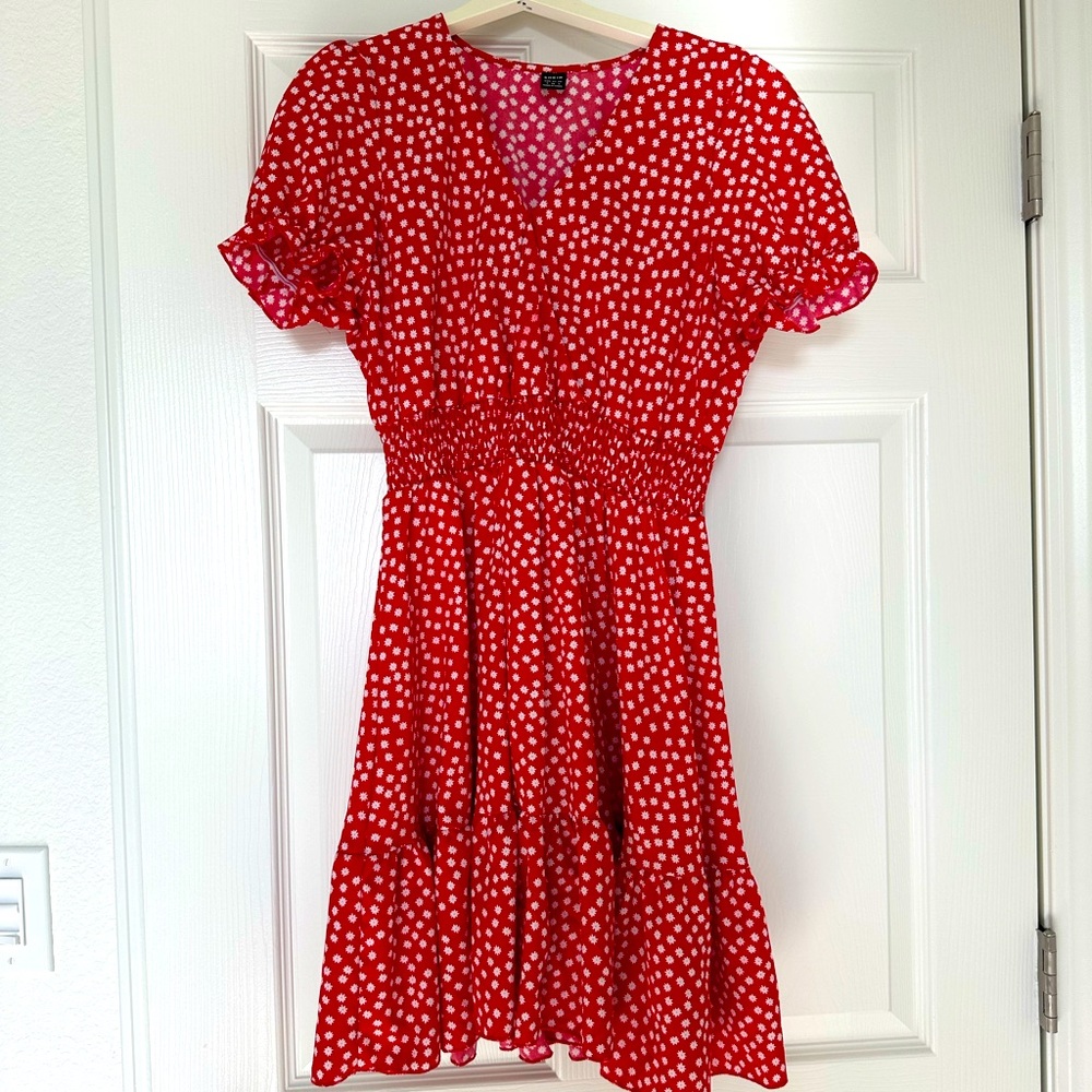 Women’s Red White Ditsy Floral Ruffle Dress with Short Sleeves